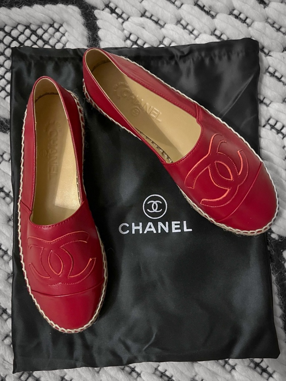 CHANEL Red Leather Espadrille Slip-On Flats with CC Logo New Condition Size 37
